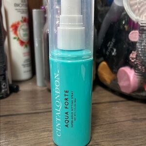 Cinta London Aqua Forte setting spray